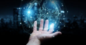 Ein Globus-Netzwerk-Hologramm schwebt über einer Hand im All. Das ist das Leitbild der LEARNTEC 2025 - Vom 6. bis 8. Mai in Karlsruhe Messe.